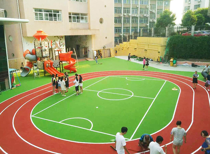 什么種類和多高的人造草坪合適幼兒園使用呢？