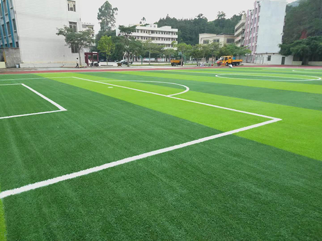 如何選擇人工草坪廠家，才能確保草坪品質