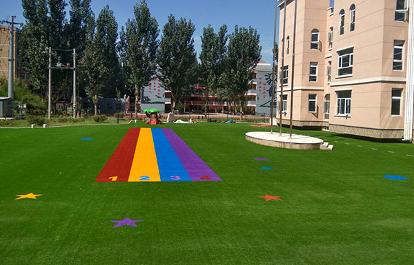 幼兒園<a href='/product/' class='keys' title='點擊查看關于人造草皮的相關信息' target='_blank'>人造草皮</a> 幼兒園人造草皮